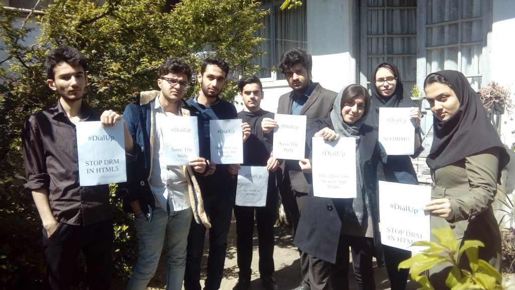 عکس گروهی پرسنل جنگل ضد DRM
